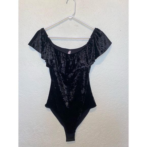 Off the shoulder black velvet bodysuit size M - Picture 1 of 3